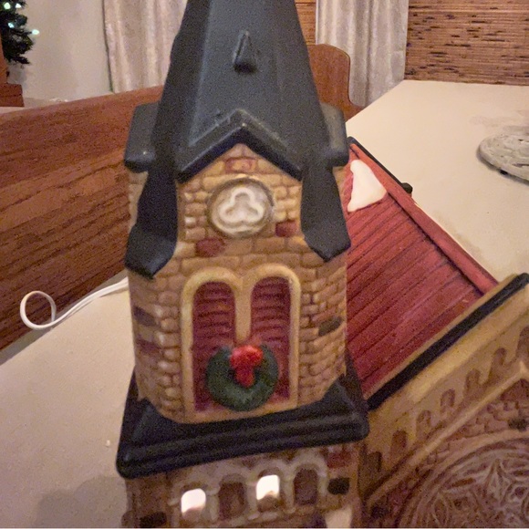 Heartland Valley Village Vintage Victorian Cathedral (1990s) - Picture 7 of 8